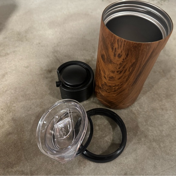 Brumate tri can cooler with cover lid and ice block - Picture 4 of 7